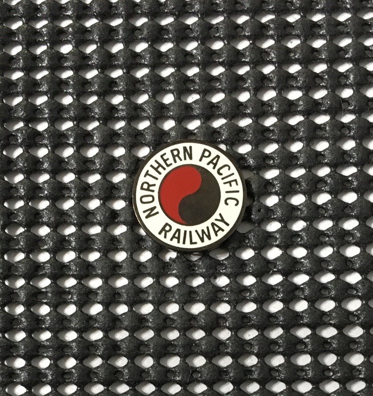 NORTHERN PACIFIC RAILWAY Railroad Train Souvenir Logo Lapel Hat Pin