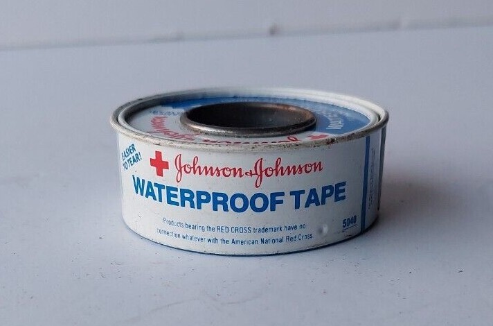 JOHNSON & JOHNSON WATERPROOF TAPE TIN. UNUSED. ADVERTISING COLLECTIBLE JOHNSON & JOHNSON WATERPROOF TAPE TIN. UNUSED. ADVERTISING COLLECTIBLE