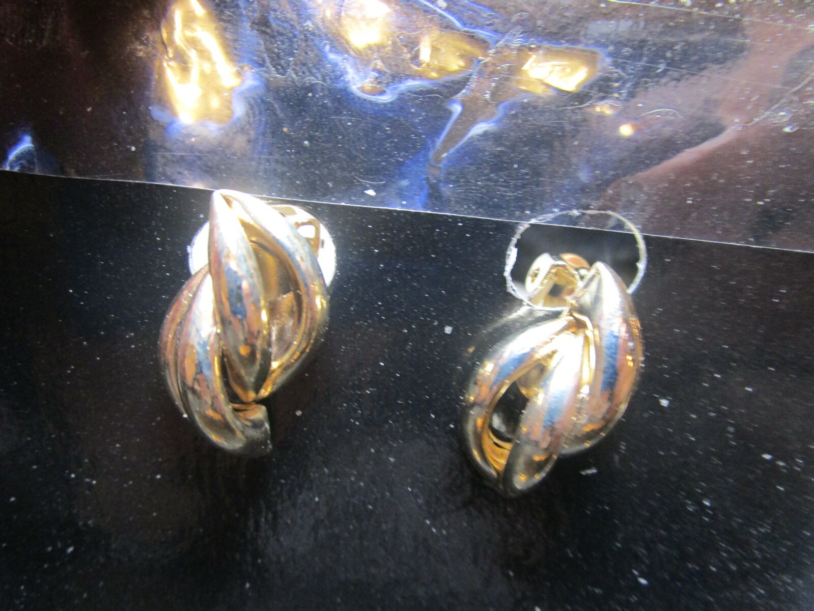 Vintage Dangle Goldtone swirl Clip on Earrings Estate Jewelry 1\