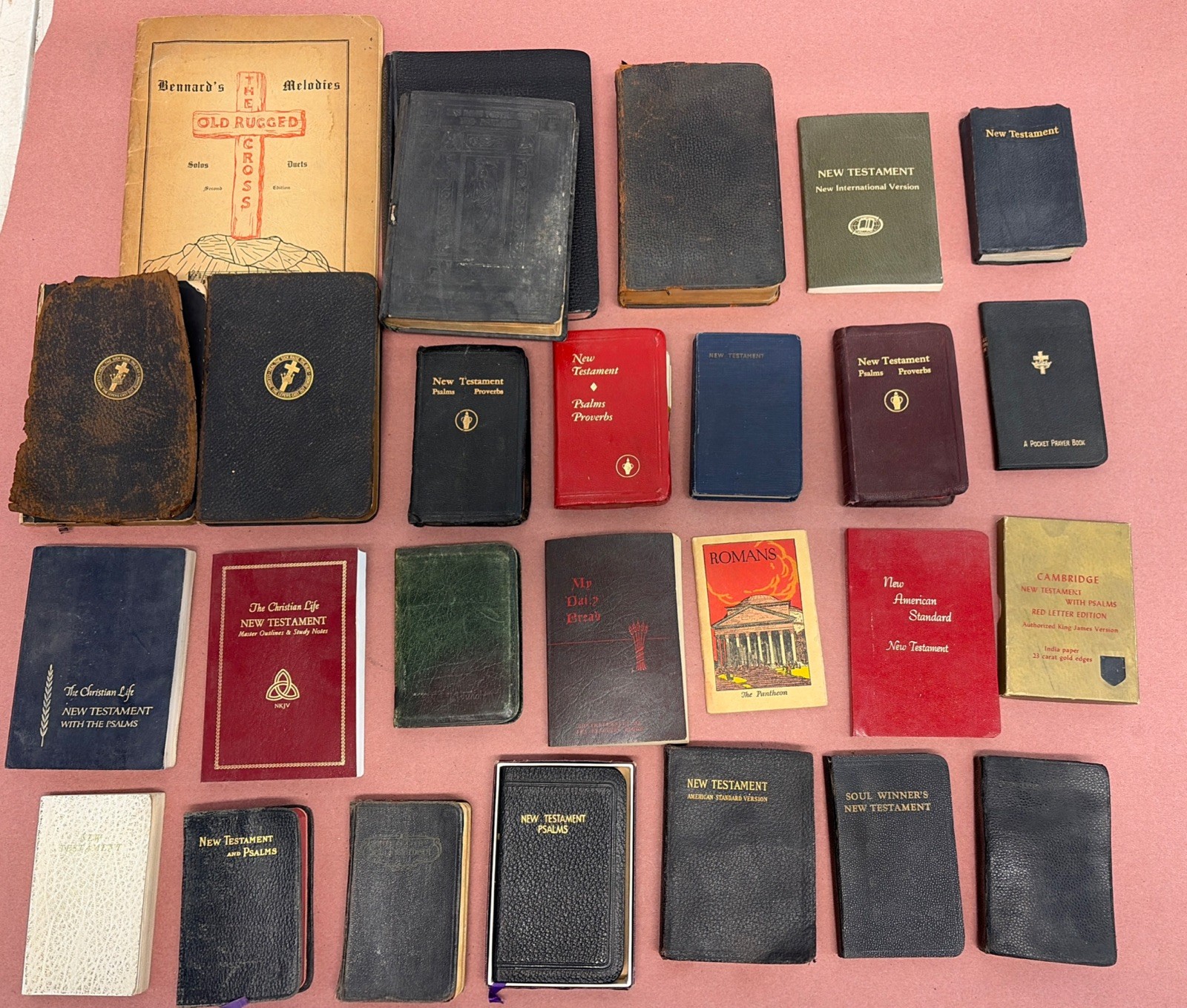 Vintage Lot Of New Testament Pocket Bibles Religious Jesus - Lot of 25 1900-40’s