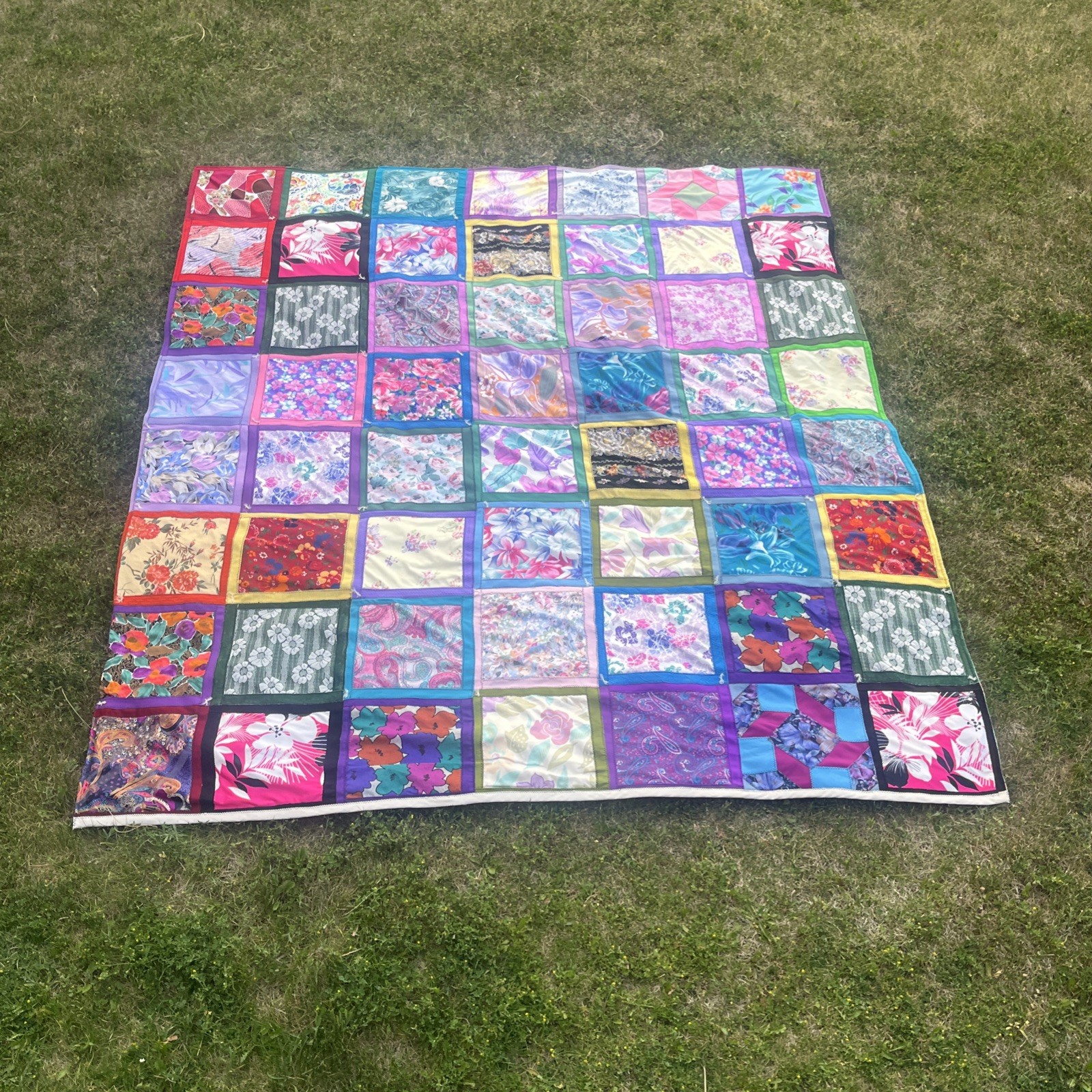 Vintage Grandmother’s Fan Patchwork Quilt Double Sided 80”x92” Cotton & Poly. 