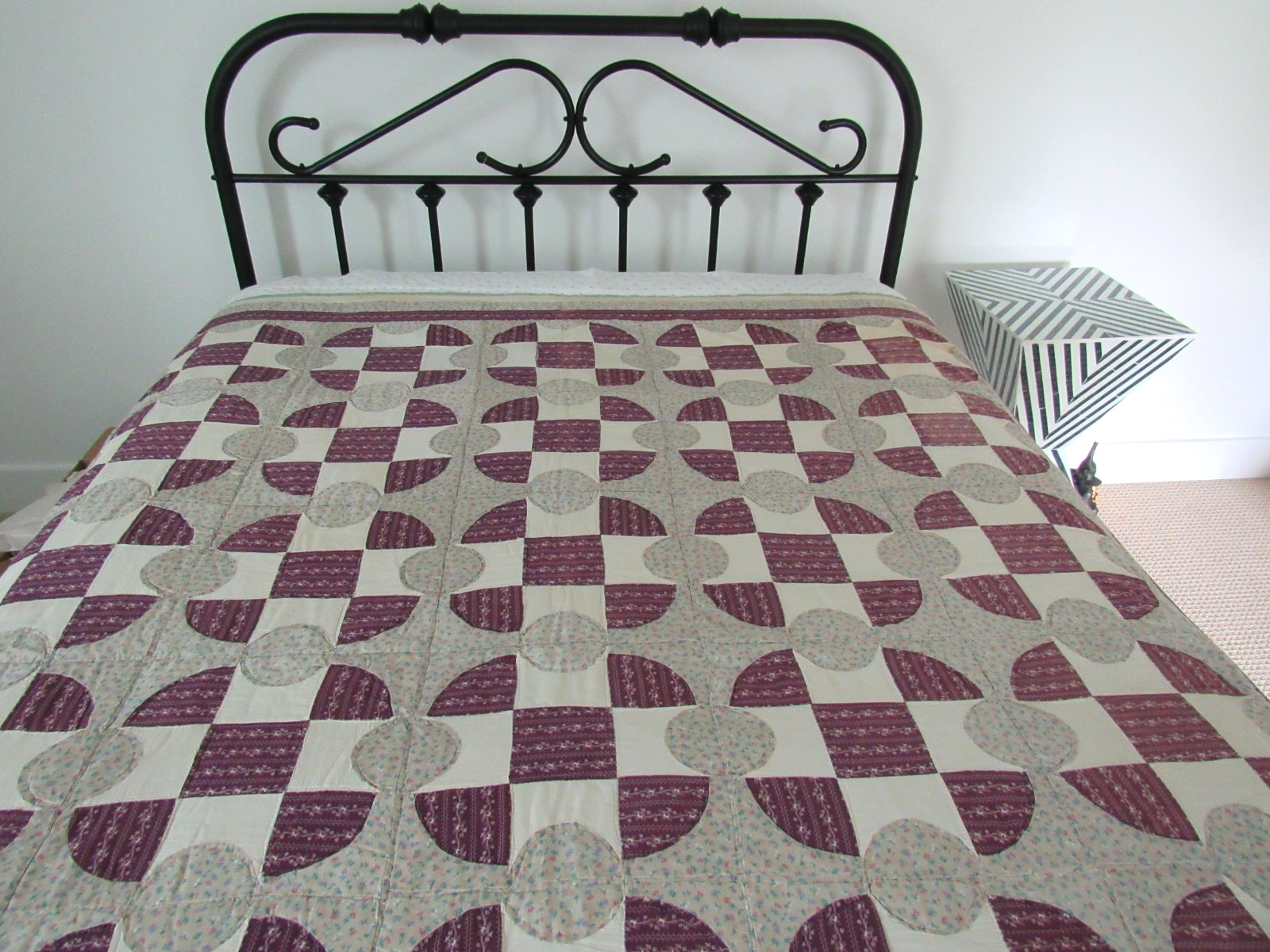 VTG. Antique Handmade Hand Sewn Lightweight Quilt Purple Green Ivory 80X70\