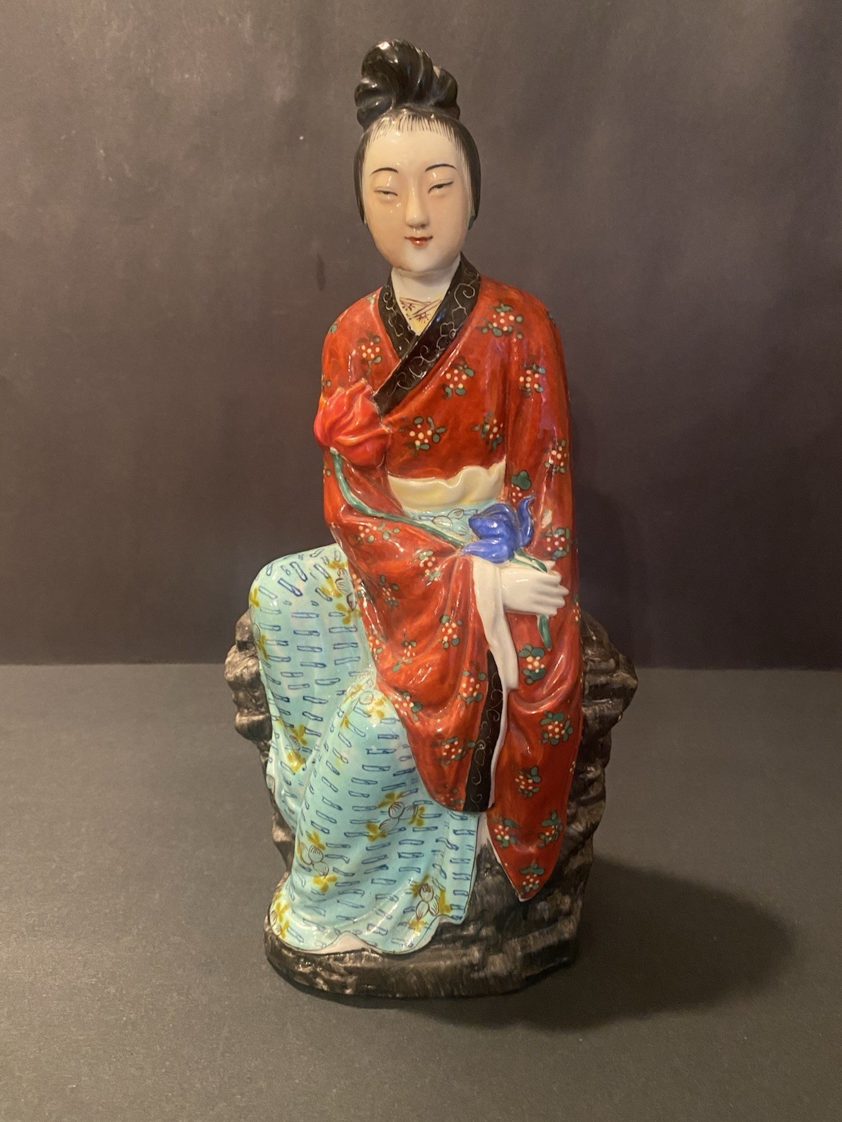 Chinese Porcelain Figure Elegant Lady Character Opera Sitting Rock Marked