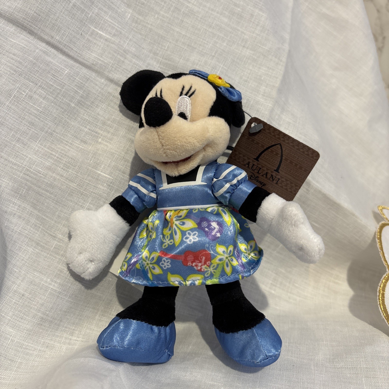 Disney Aulani Resort And Spa Hawaii Minnie Mouse Keychain Brand New 6”