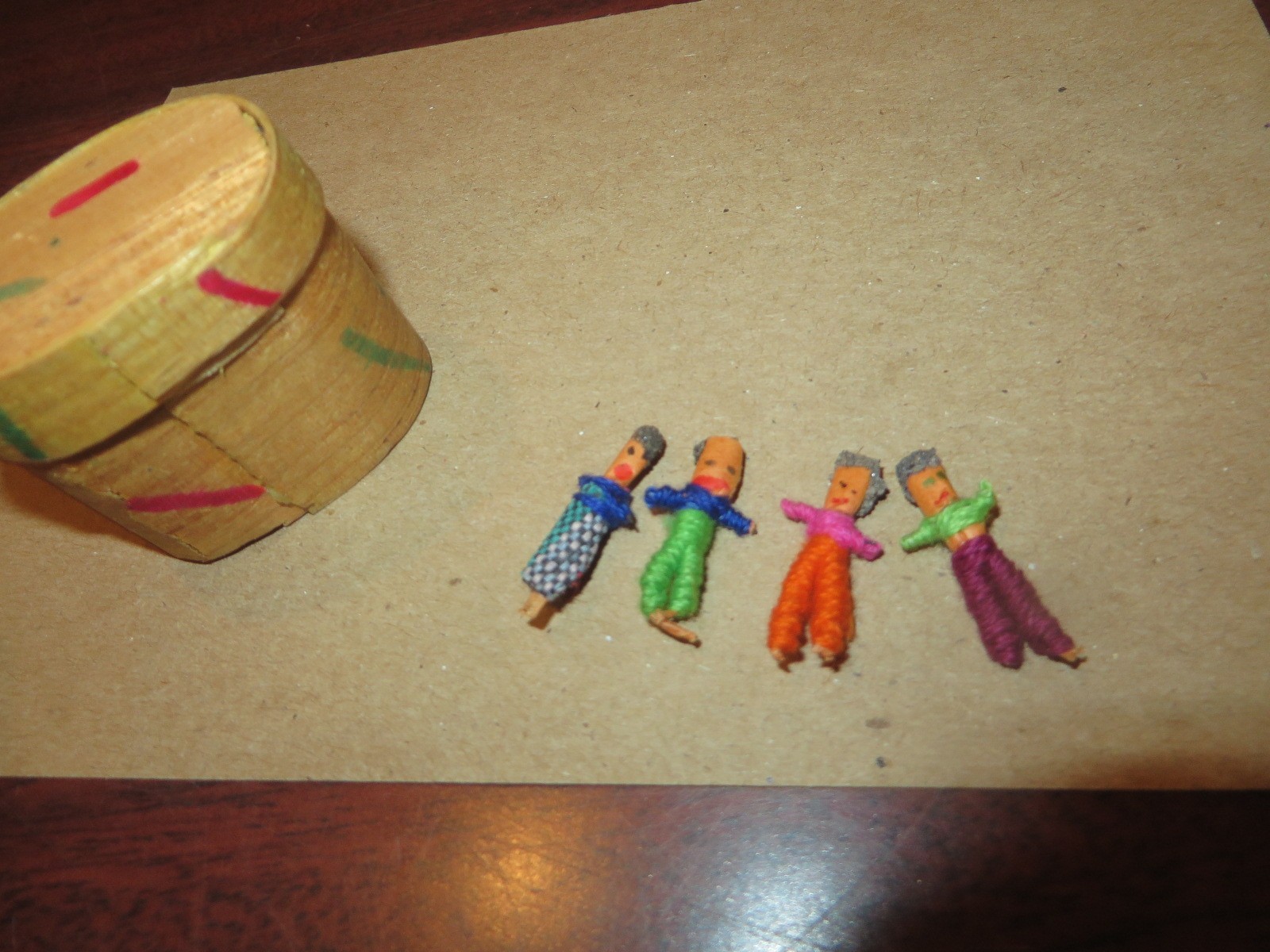 VINTAGE HANDMADE GUATEMALAN SOUVENIR WORRY DOLLS + BASKET