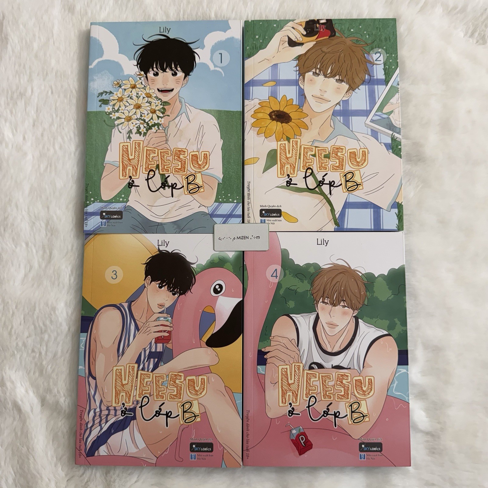 LEZHIN Heesu in Class 2 (Vietnamese: Heesu ở lớp B) Comic Book