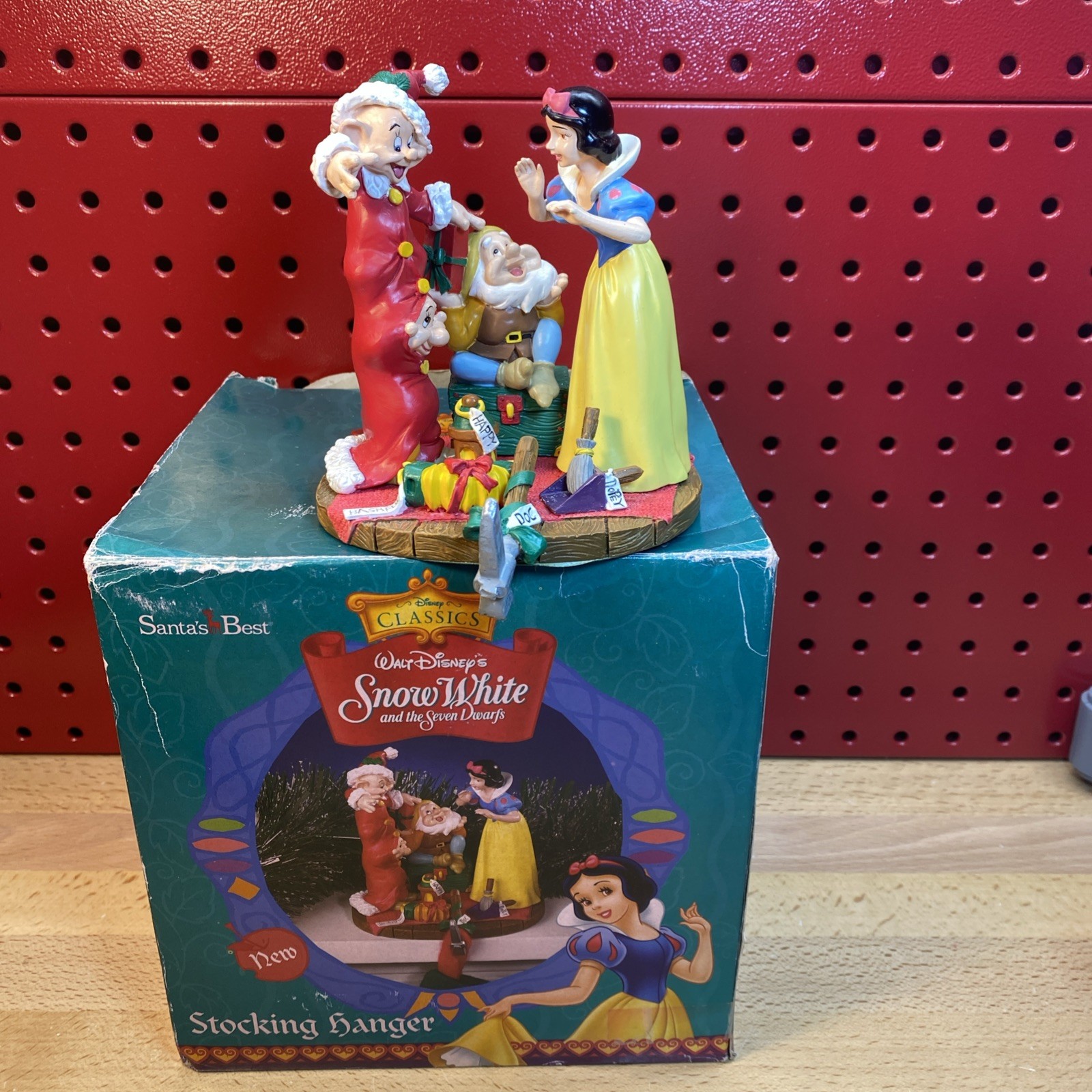 VTG Santas Best Disney Snow White & The 7 Dwarfs Stocking Hanger w/ Box EUC 1999