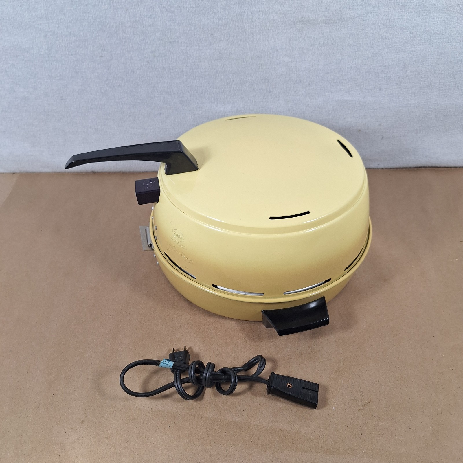 Vintage Mirro Portable Electric Broiler 0475-35 Round 9 1/2\
