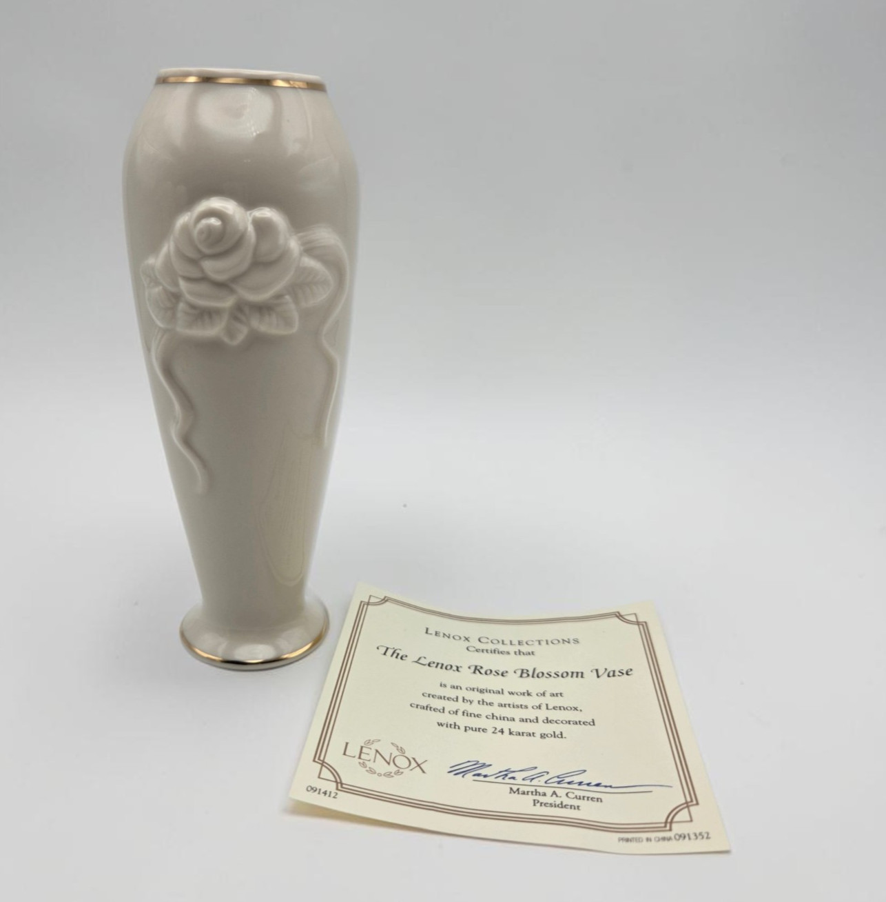 Lenox Rose Blossom Bud Vase With 24 Karat Gold Trim  Certificate Of Authenticity