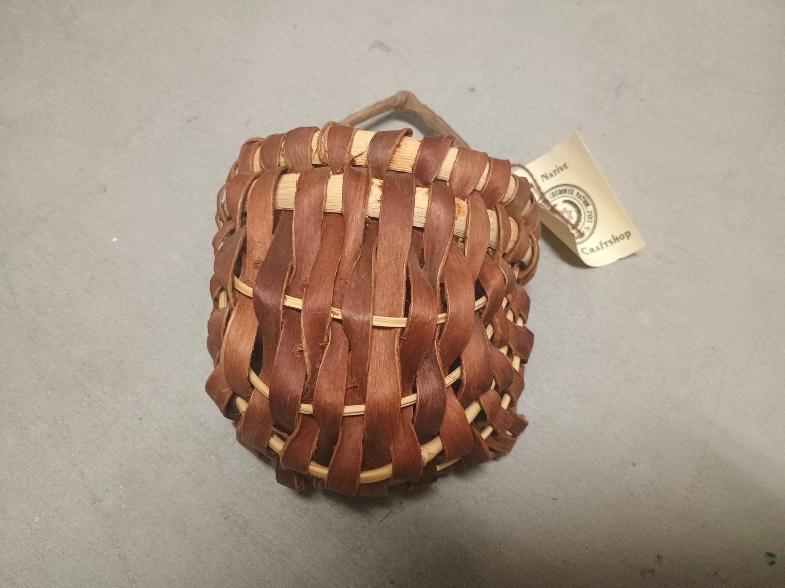 Vintage  Native American Bark Cherokee Round Reeded Handwoven Basket With Handle