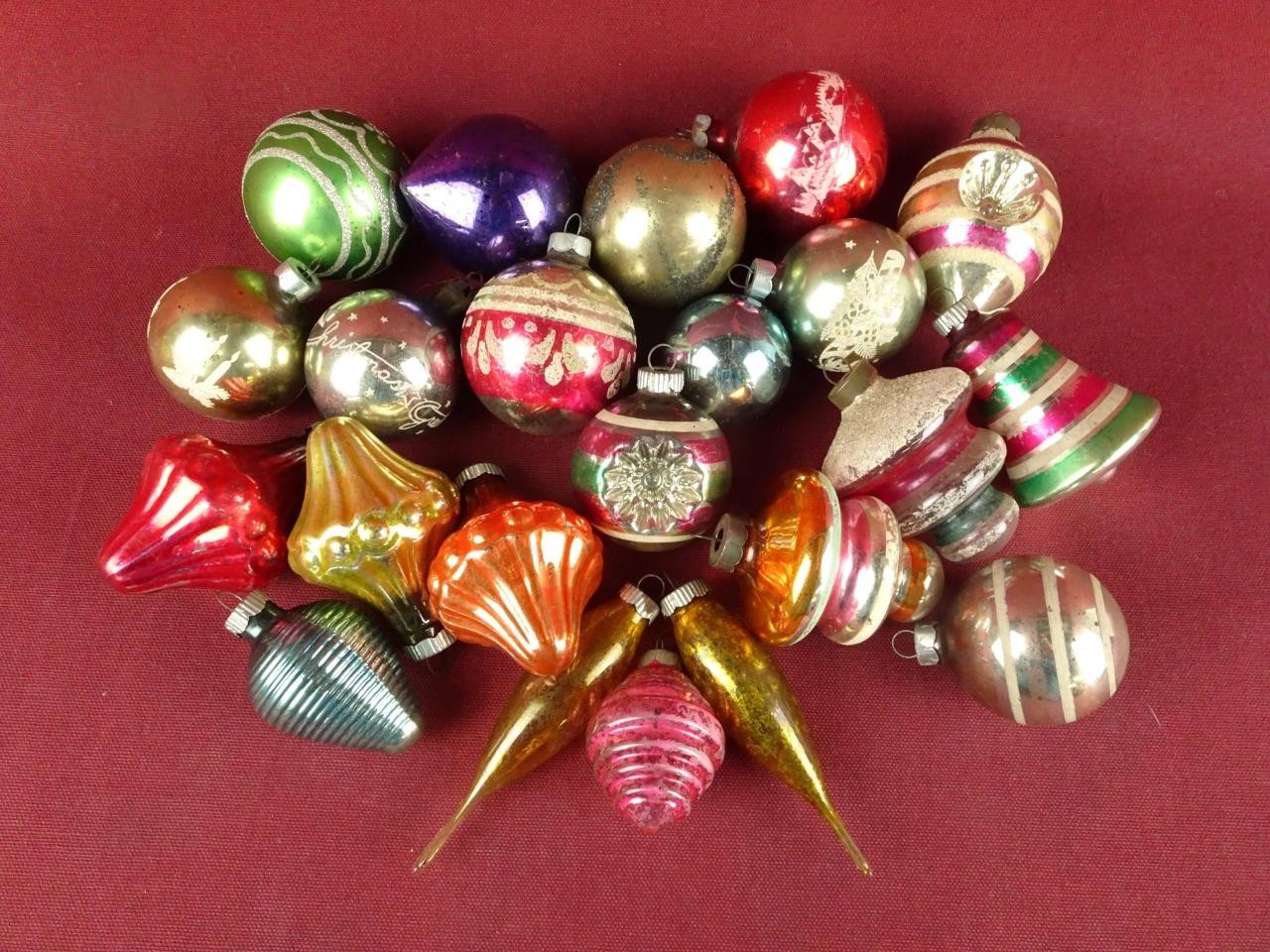22 VINTAGE MID CENTURY GLASS CHRISTMAS ORNAMENTS STENCILS INDENTS TEAR DROPS UFO