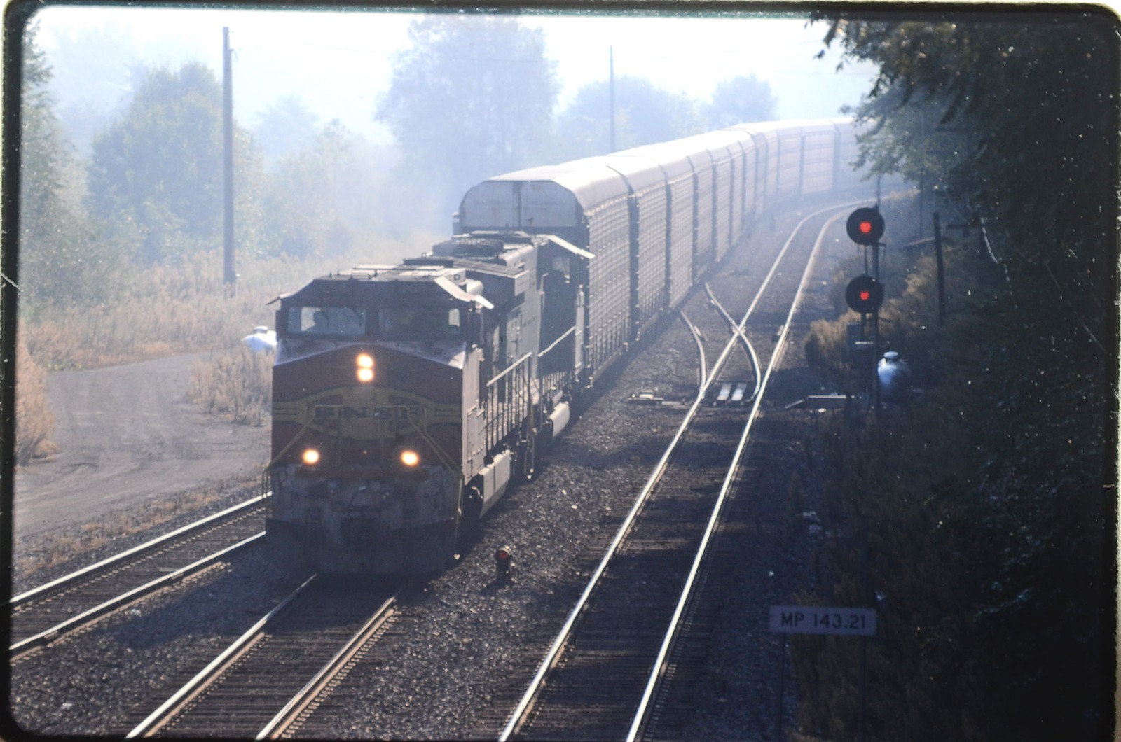 BNSF 784 wb savanna il sep3-04  35mm photo slide