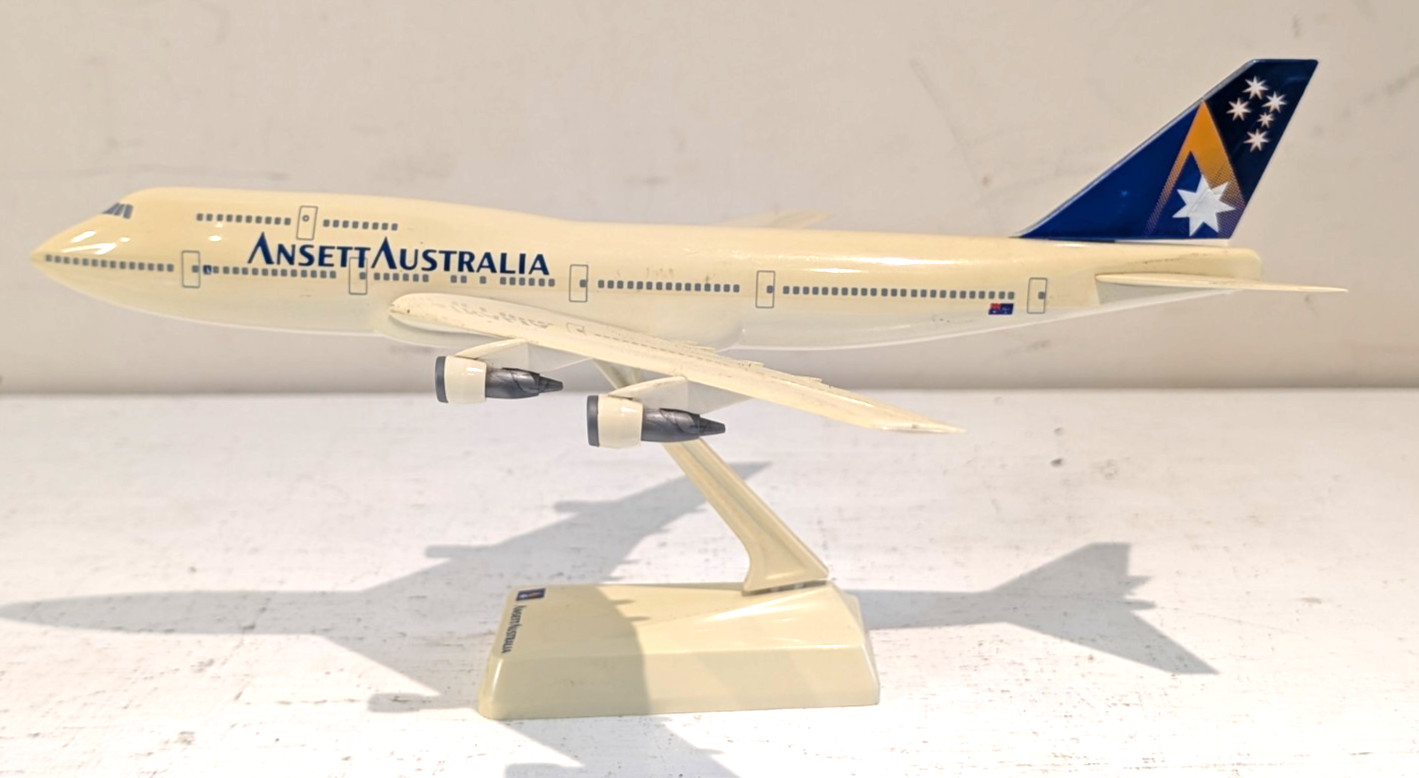 Vintage Ansett Australia Boeing 747 Model Aircraft Jumbo Jet Display Stand 22cm