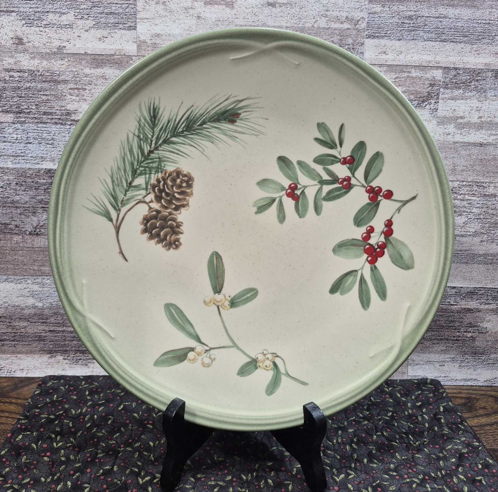 VTG Pfaltzgraff Winterwood Stoneware Dinner Plate, Pinecones, Berries & Leaves