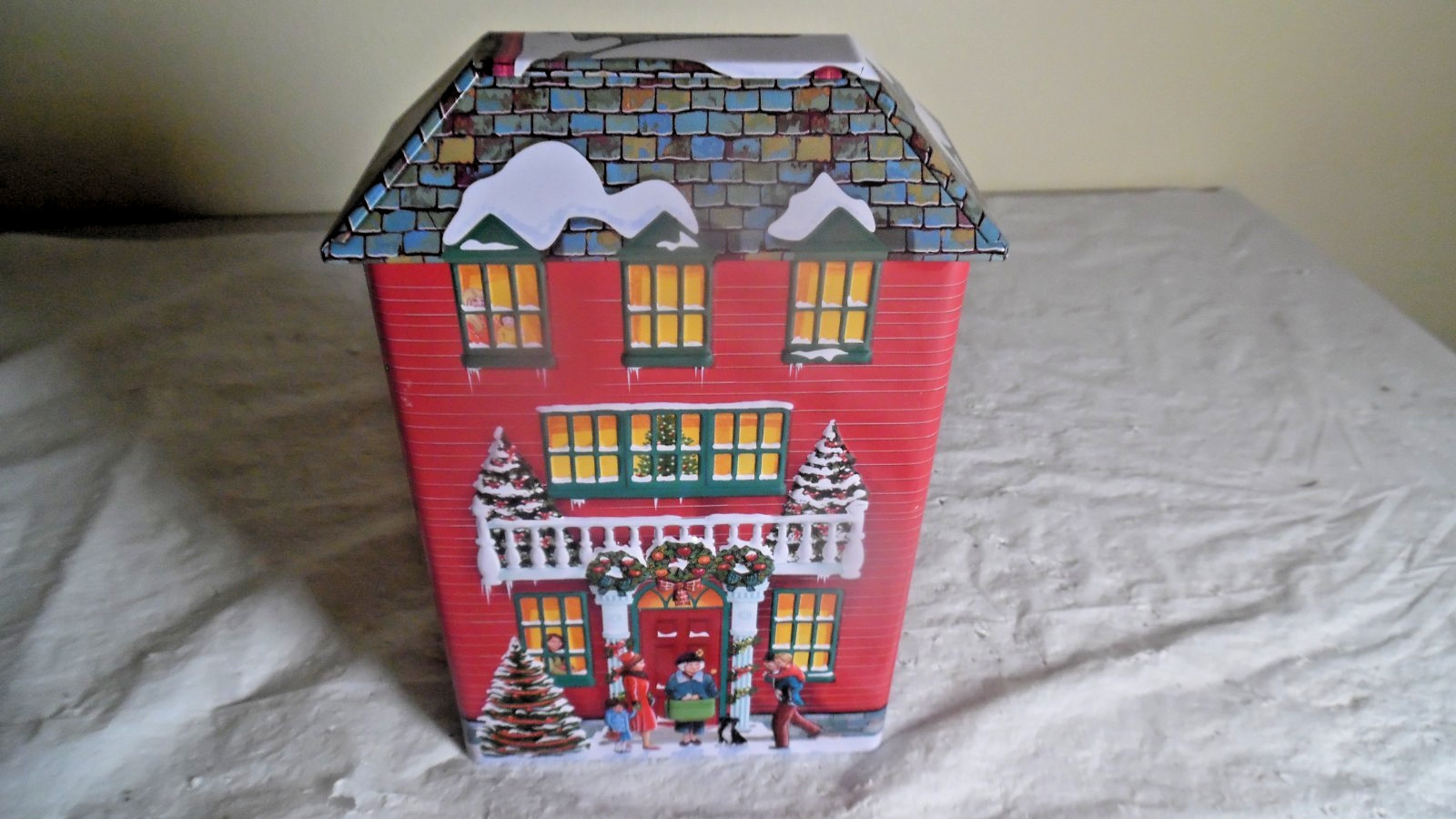 Unknown Manufactuer Tin Christmas House