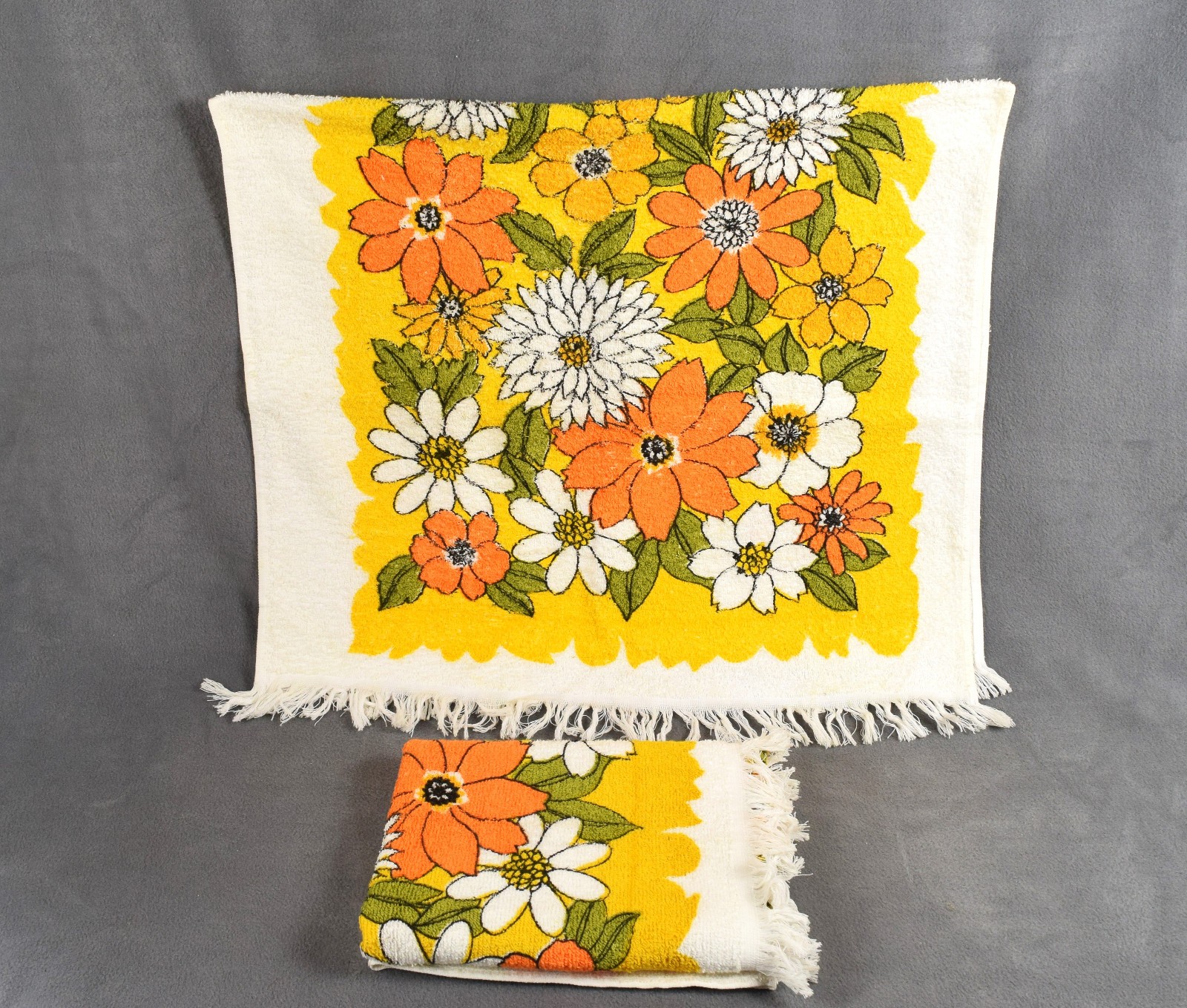 Vtg 2 Mid Century Flower Bath Guest Fringe Towel Orange Yellow Green Boho NOS