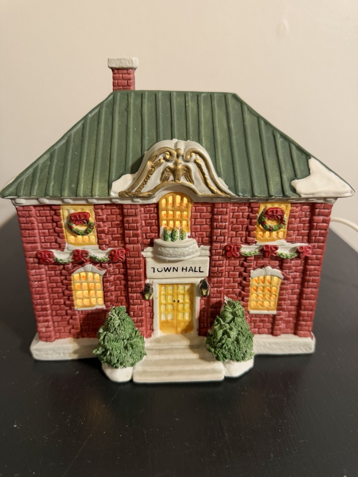 Lemax Hearthside Village Town Hall Lighted Building Cored 1991 W/light Working