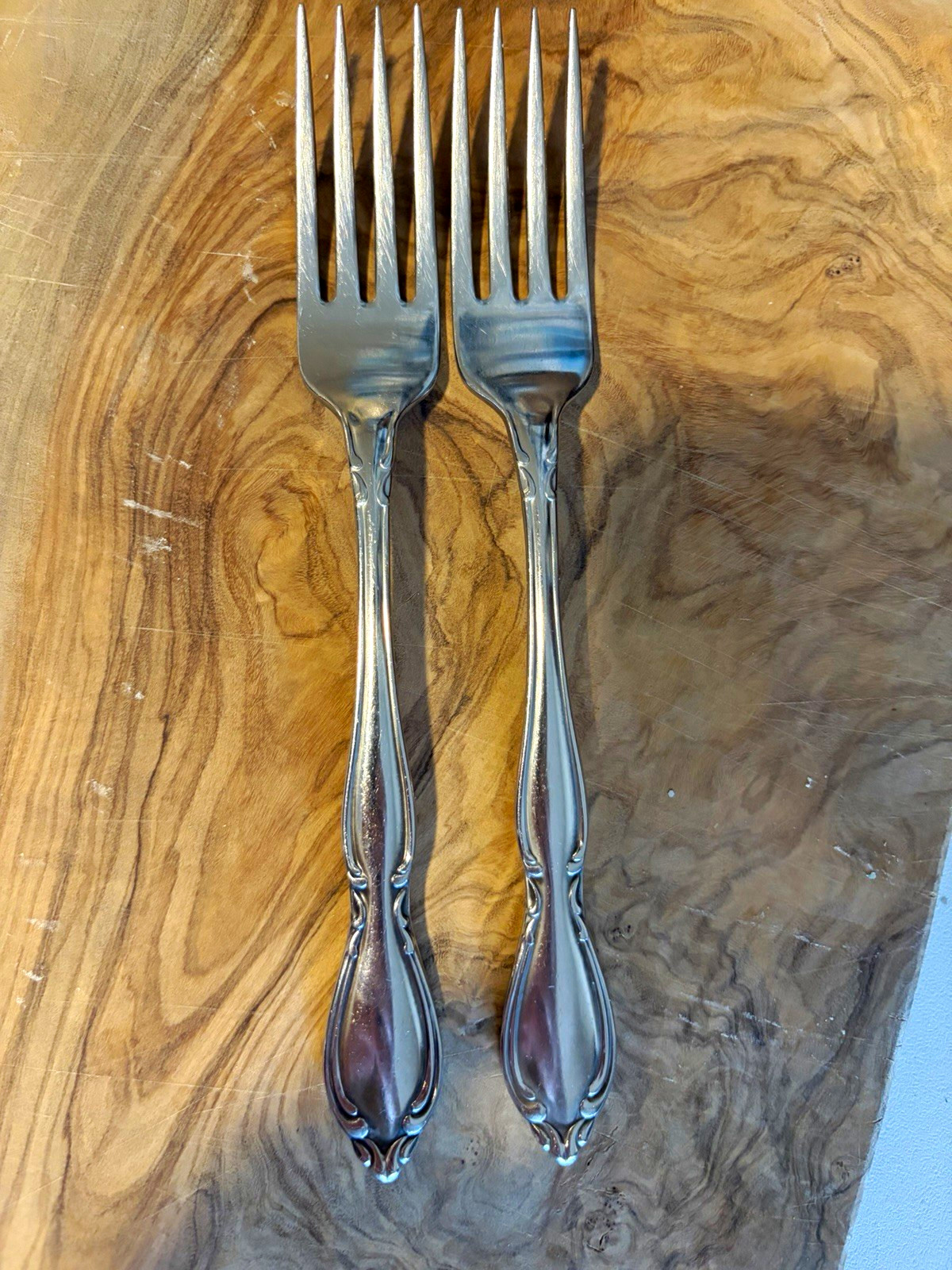 Oneida Deluxe Strathmore Stainless Steel Dinner Forks Set of 2,  7 1/4in