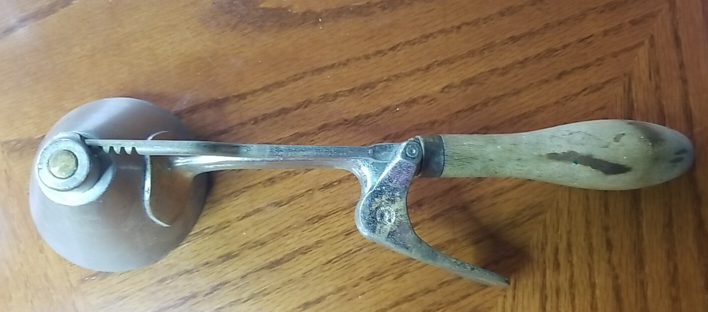 Vintage Antique Gilchrist's No 33 Ice Cream Scoop Wood Handle Metal Pyramid Cone