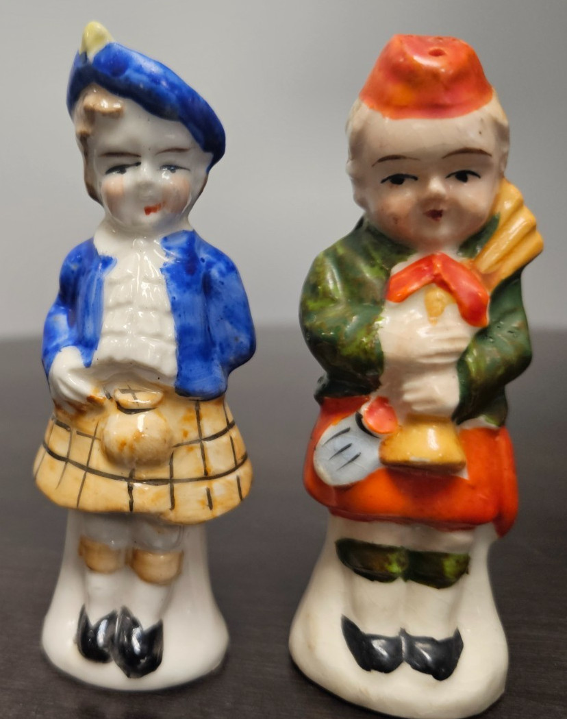 Vintage Occupied Japan Scottish Couple Salt Pepper Shakers Bagpiper Tartan 1940s