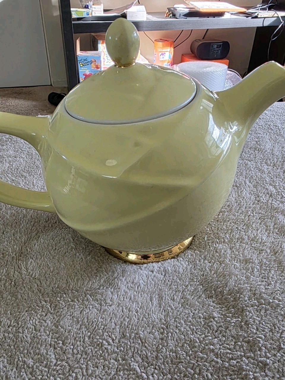 Vintage Hall Moderne Teapot #0219 Canary Yellow 6 Cup Vintage Hall Moderne Teapot #0219 Canary Yellow 6 Cup