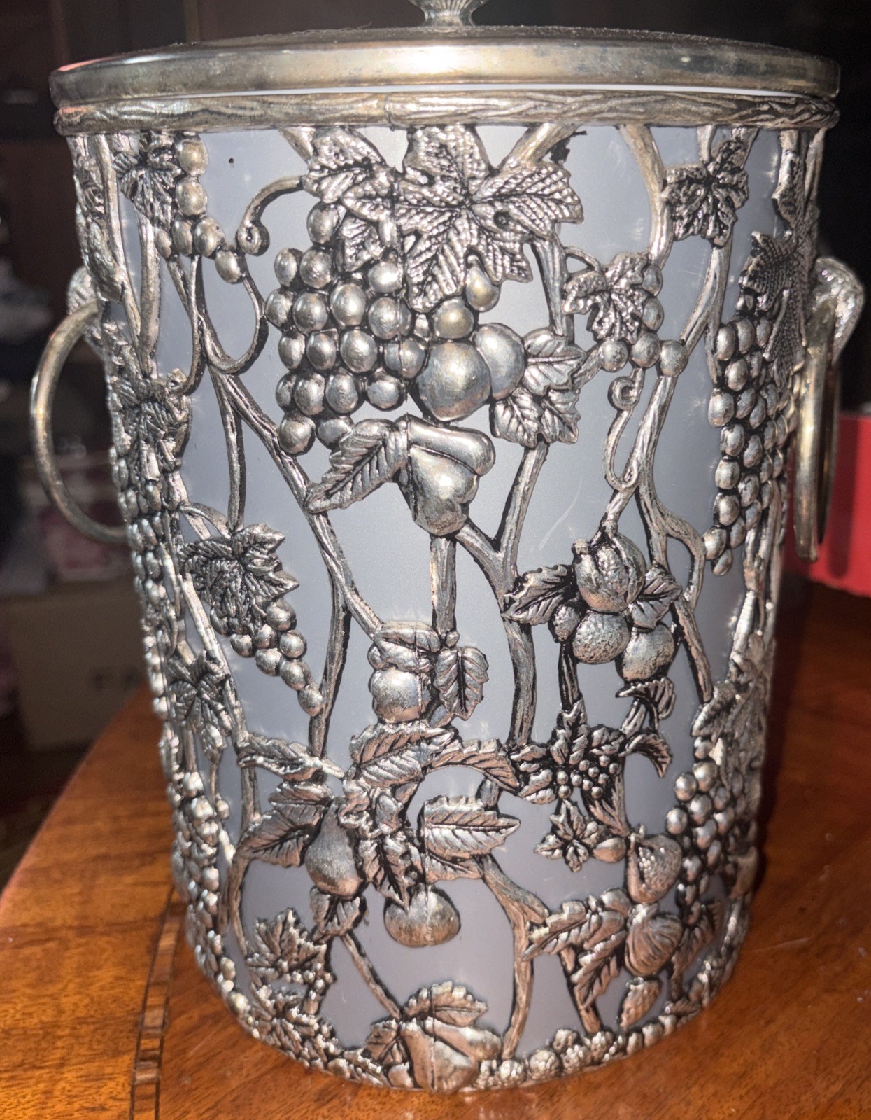 SILVER VINTAGE HEAVY METAL OVERLAY ICE WINE BUCKET COOLER GRAPES.
