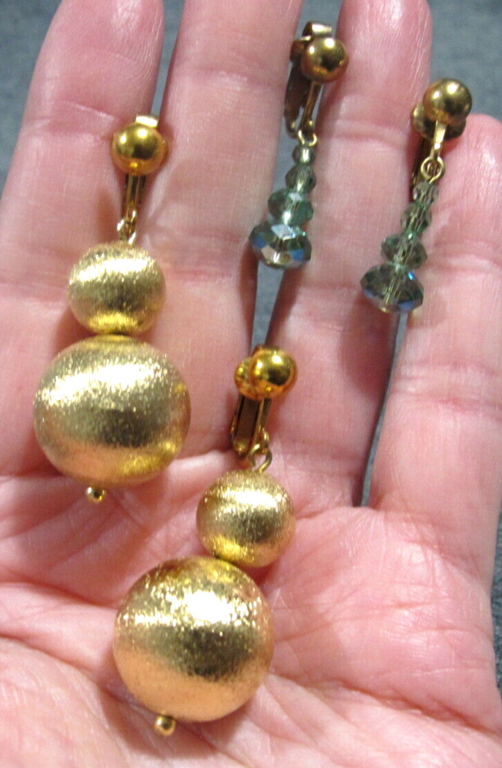 Vintage green faceted crystals & brushed goldtone metal clip on earrings lot