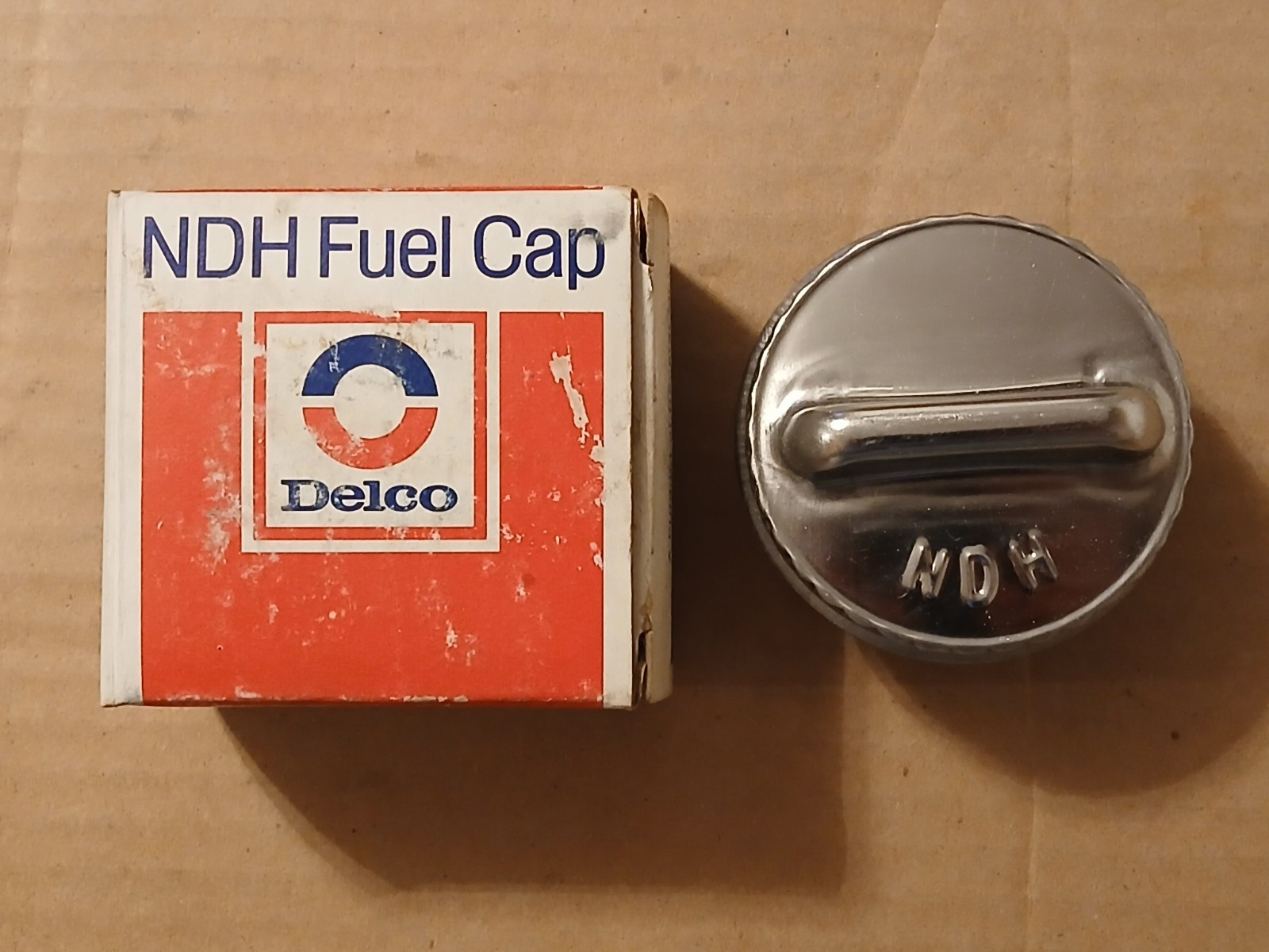 GM DELCO NDH FUEL CAP 22518912 NOS ORIGINAL FOR SOME CHEVY TRUCK C/K 10 1976-91