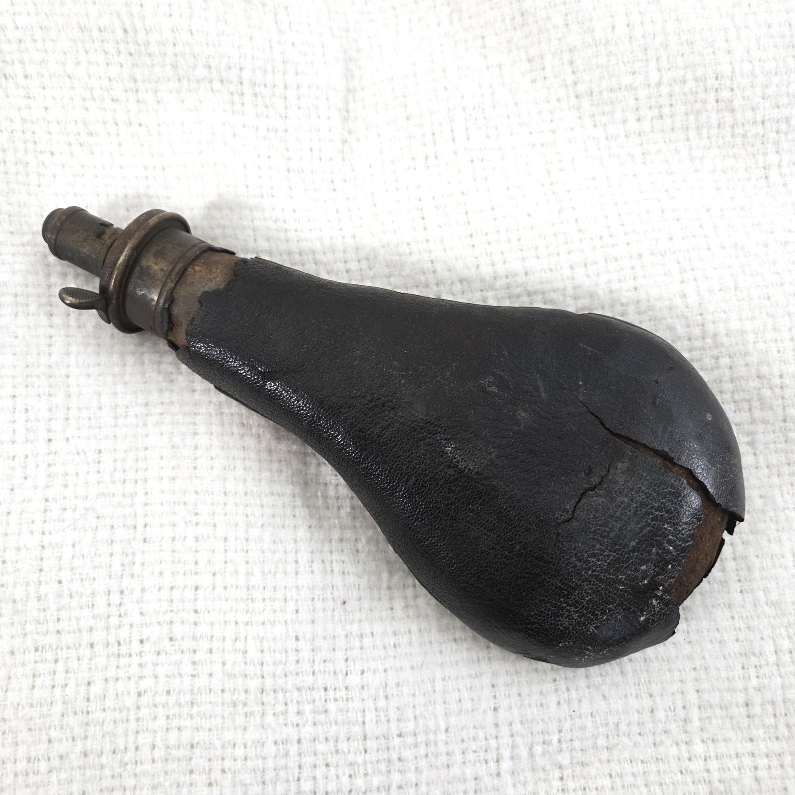 Antique Black Leather & Brass Black Powder Flask 1784-1860 Militaria Antique Black Leather & Brass Black Powder Flask 1784-1860 Militaria