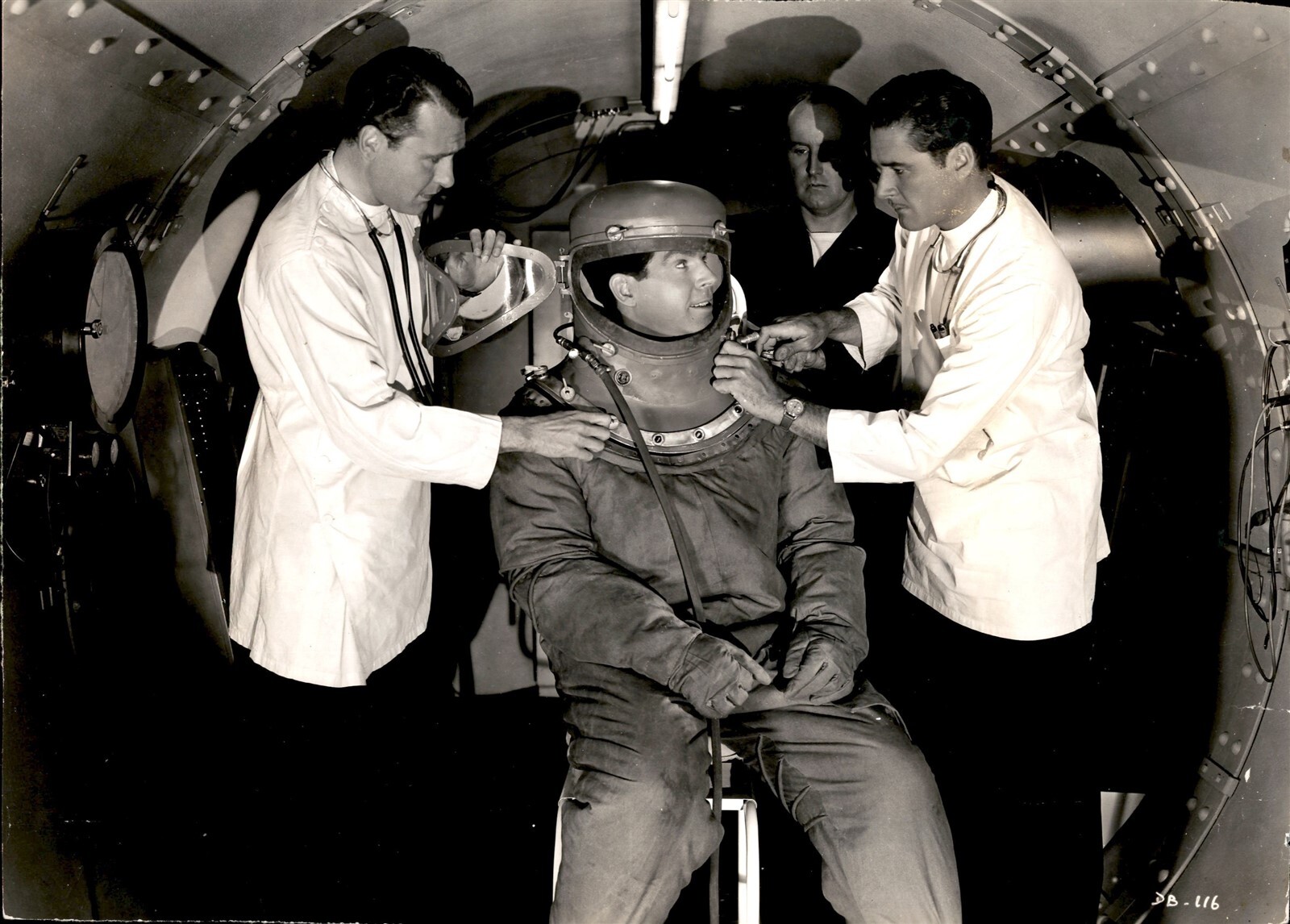 BR51 Rare Original Photo SCIENCE FICTION ACTOR IN SPACE SUIT Astronaut Scientist BR51 Rare Original Photo SCIENCE FICTION ACTOR IN SPACE SUIT Astronaut Scientist