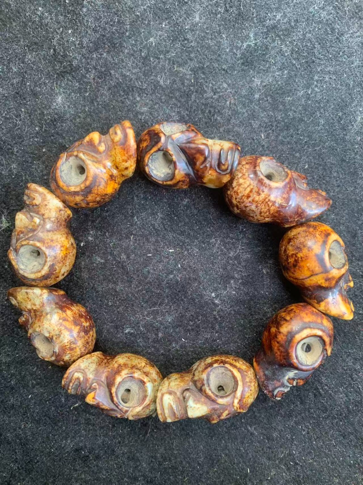 Large Chinese HeTian Natural Old Jade Hand Carved *Skull* Amulet Beads Bracelet