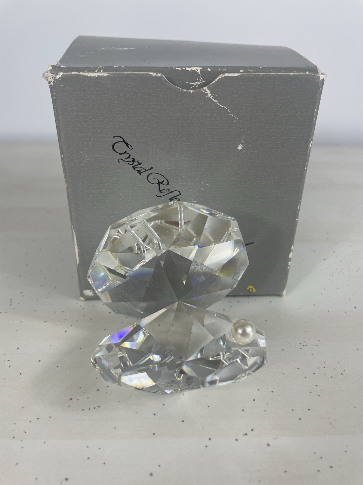 Clear Crystal Glass Oyster with Pearl by Crystal Reflections With Original Box