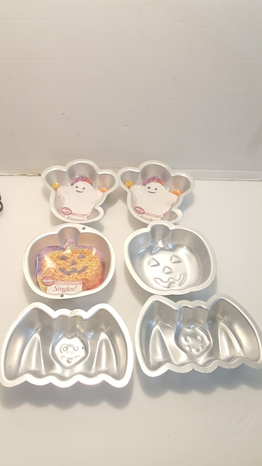 Wilton Single Halloween Cake Pans Molds Pumpkin Ghost Bat 2 of each (6)