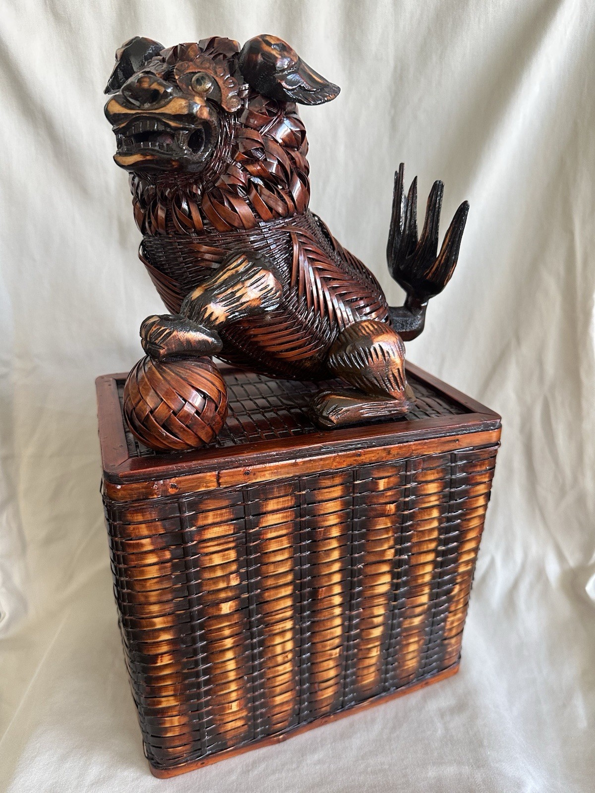 Vintage Shanghai Zhejiang Handicrafts Wicker Bamboo Foo Dog Box 1970s Rare 