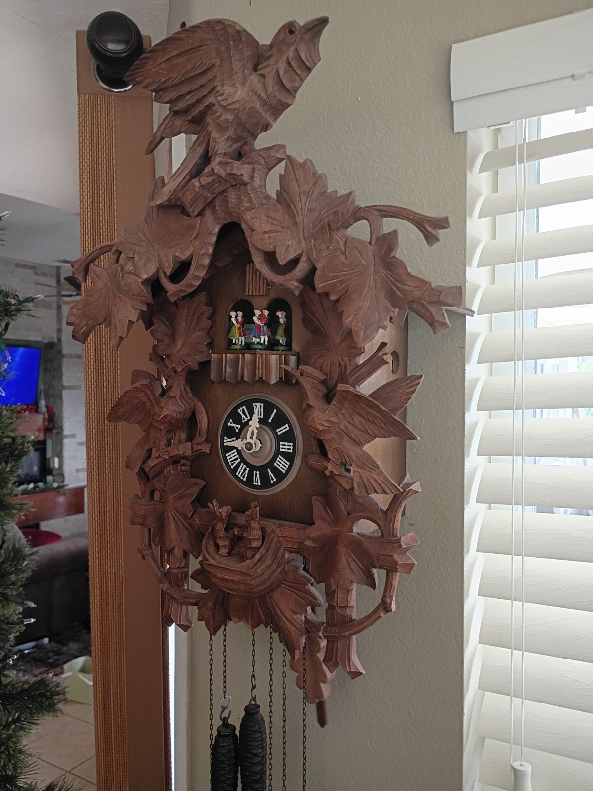 RARE VINTAGE LARGE DEEP CARVED MUSICAL CUCKOO CLOCK & DAMCERS LARGE BIRD WORKING