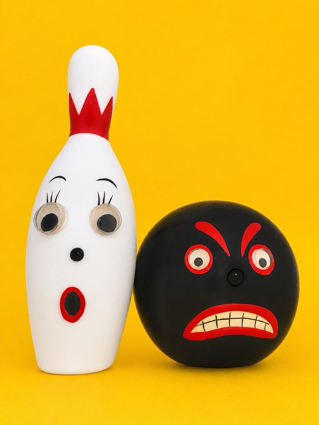 Vintage 1950s Bowling Salt Pepper Shakers Googly Eyes Anthropomorphic Kitsch MCM Vintage 1950s Bowling Salt Pepper Shakers Googly Eyes Anthropomorphic Kitsch MCM