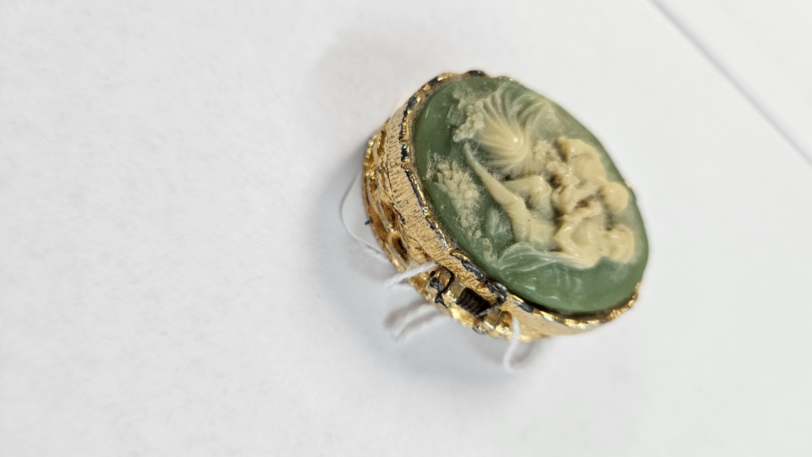 Vintage green cameo hand carved pillbox