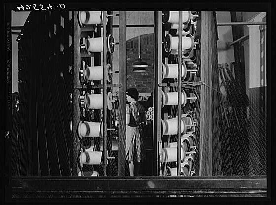 Photo:Taftville Connecticut Denomah Mills 1940 Textile Mill Loom Worker