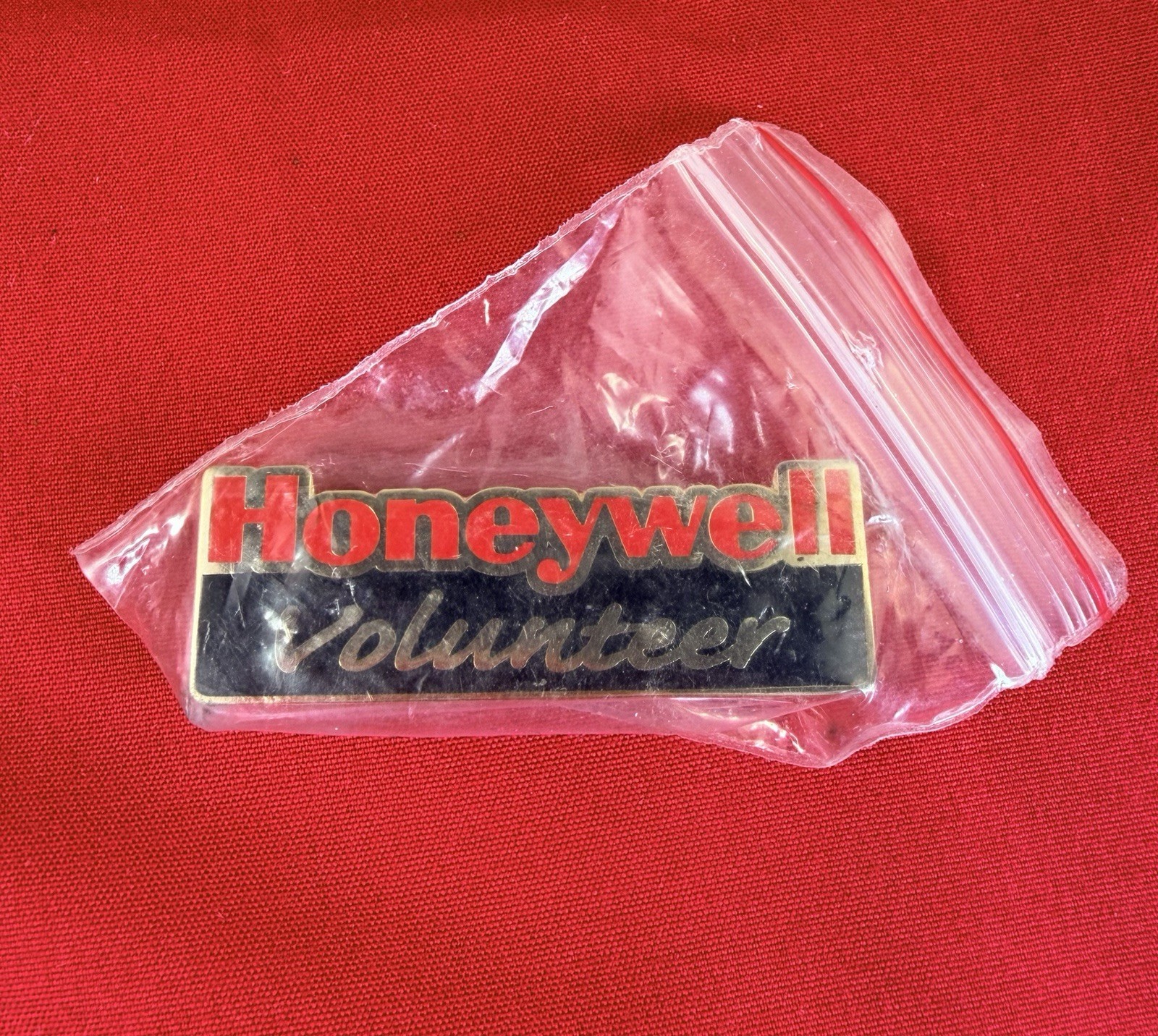 Vtg Honeywell Volunteer Employee Service Award Lapel Pin NOS 2” Advertising