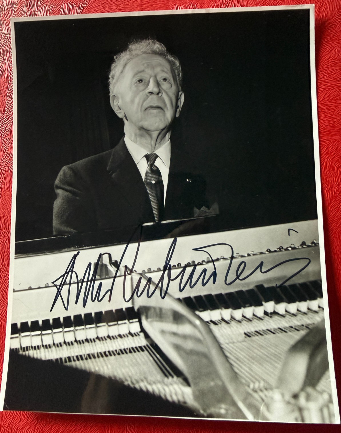 ARTHUR RUBINSTEIN - POLISH / AMERICAN PIANIST - AUTOGRAPHED PHOTO ARTHUR RUBINSTEIN - POLISH / AMERICAN PIANIST - AUTOGRAPHED PHOTO
