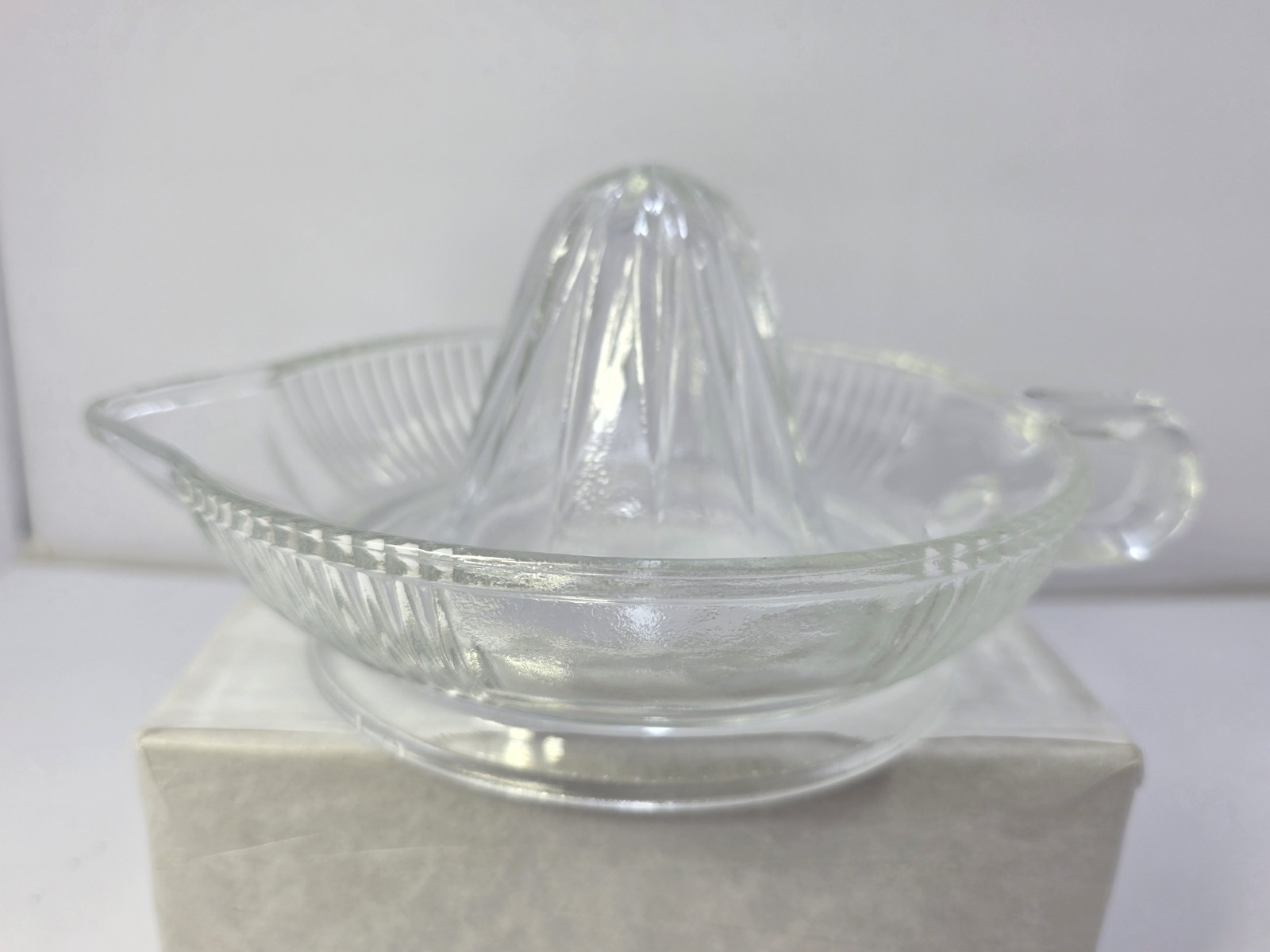 Vintage Clear Glass Juicer Reamer With Handle Great Condition 8 