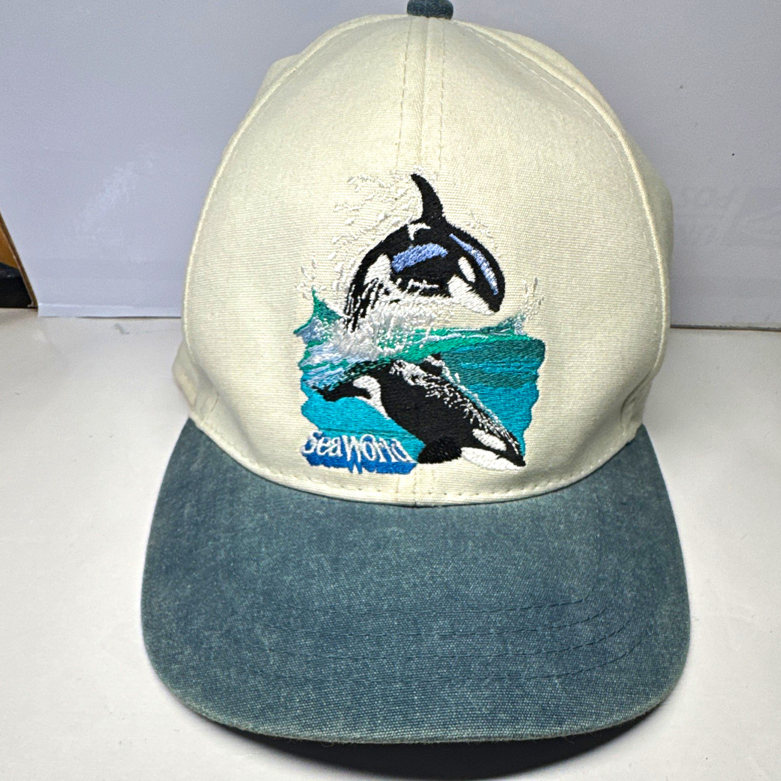 SEA WORLD VINTAGE SHAMU KILLER WHALE AMUSEMENT PARK STRAPBACK HAT CAP SEA WORLD VINTAGE SHAMU KILLER WHALE AMUSEMENT PARK STRAPBACK HAT CAP