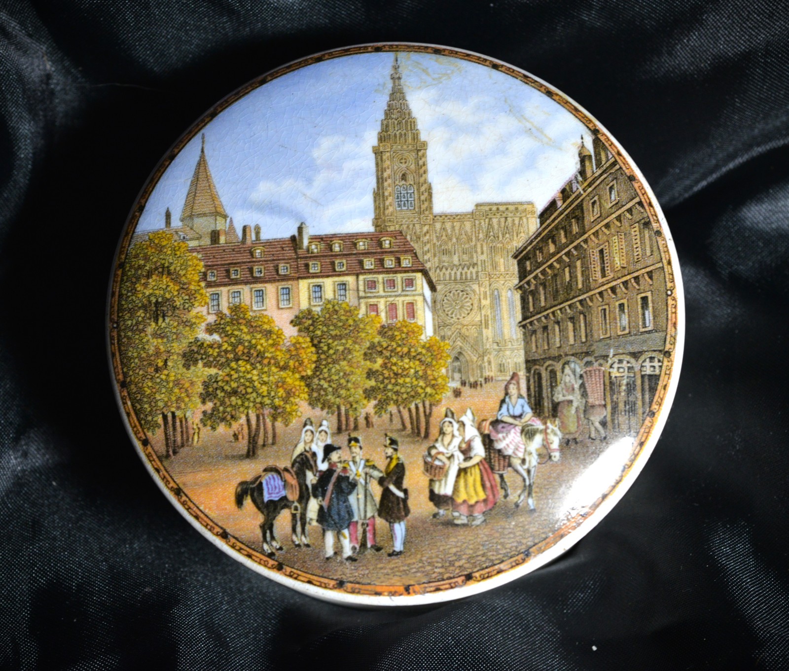 Pratt Ware pottery pot lid  “French Street Scene”.