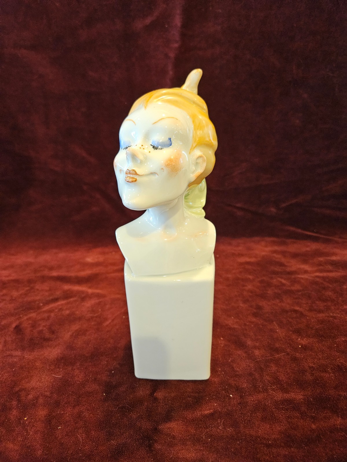 Kati Zorn Porzellan Germany Figurine 8-3/4\