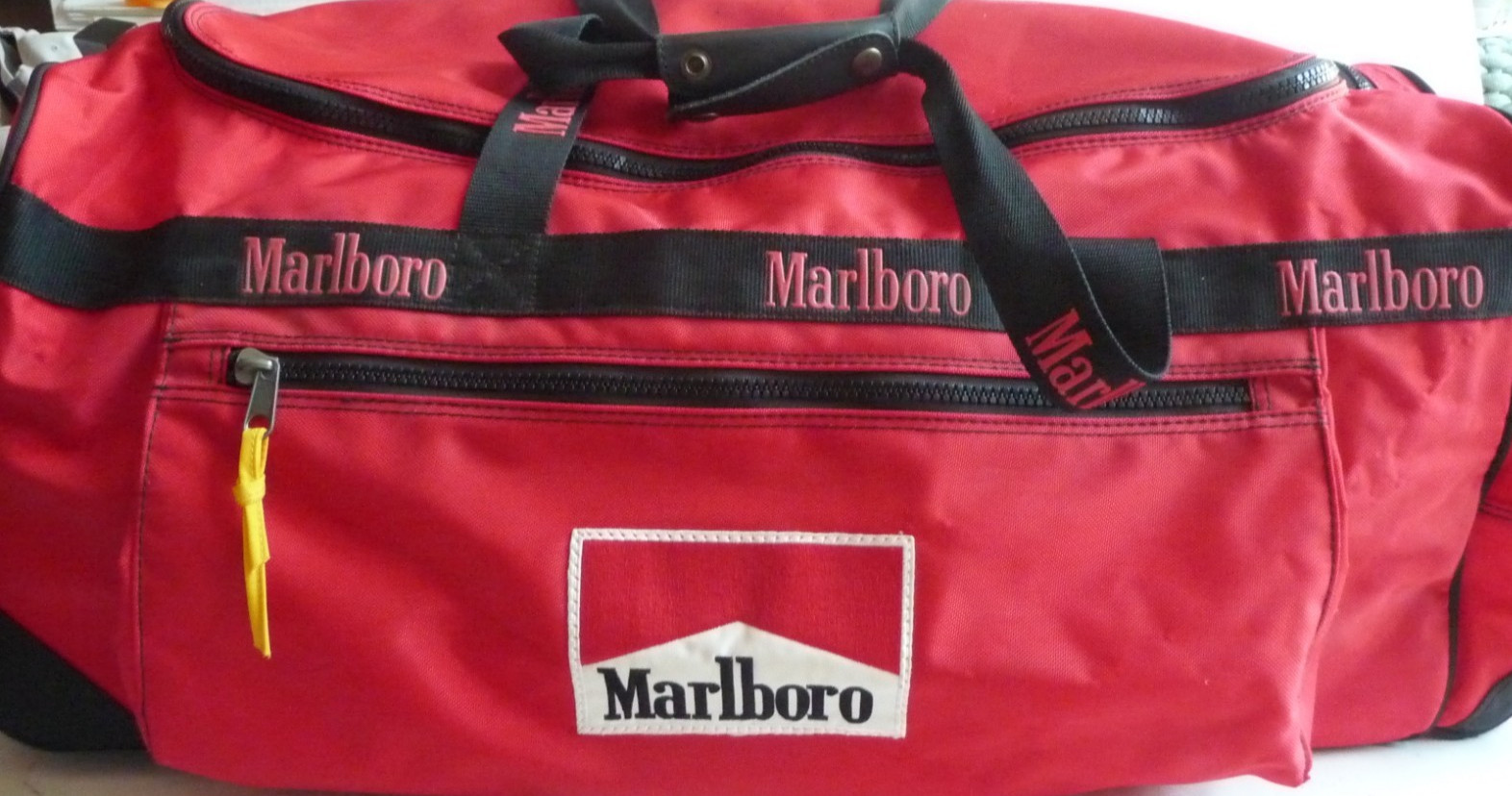 Vintage 1990\'S Marlboro Miles Large Travel / Duffle Bag With Wheels