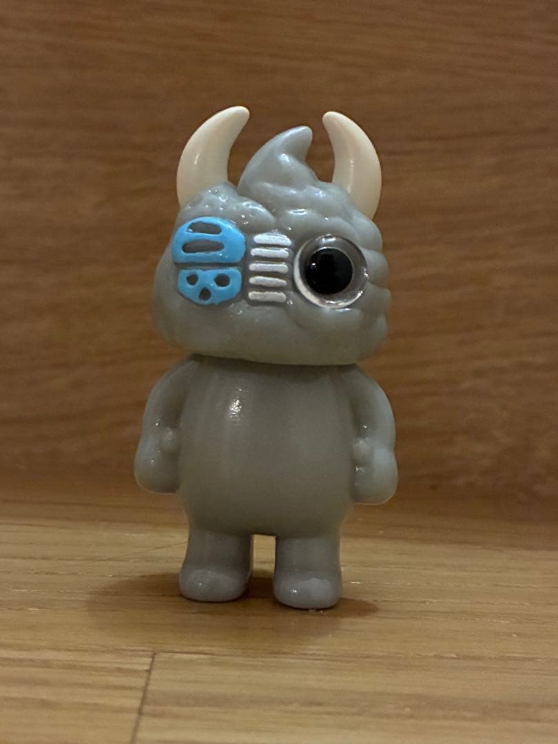 UAMOU x REALHEAD UAMOS Gray molded true head toy from Japan