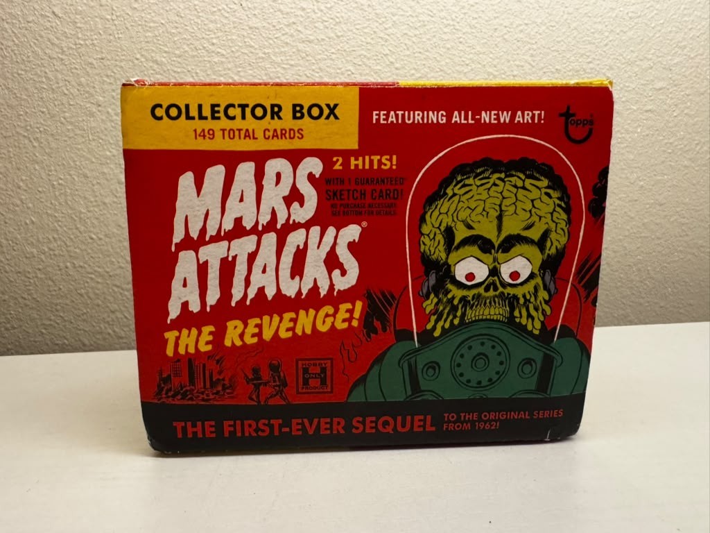 Topps Mars Attacks THE REVENGE Collector Box Trading Cards 2017 1/1 SIGNED CARD Topps Mars Attacks THE REVENGE Collector Box Trading Cards 2017 1/1 SIGNED CARD