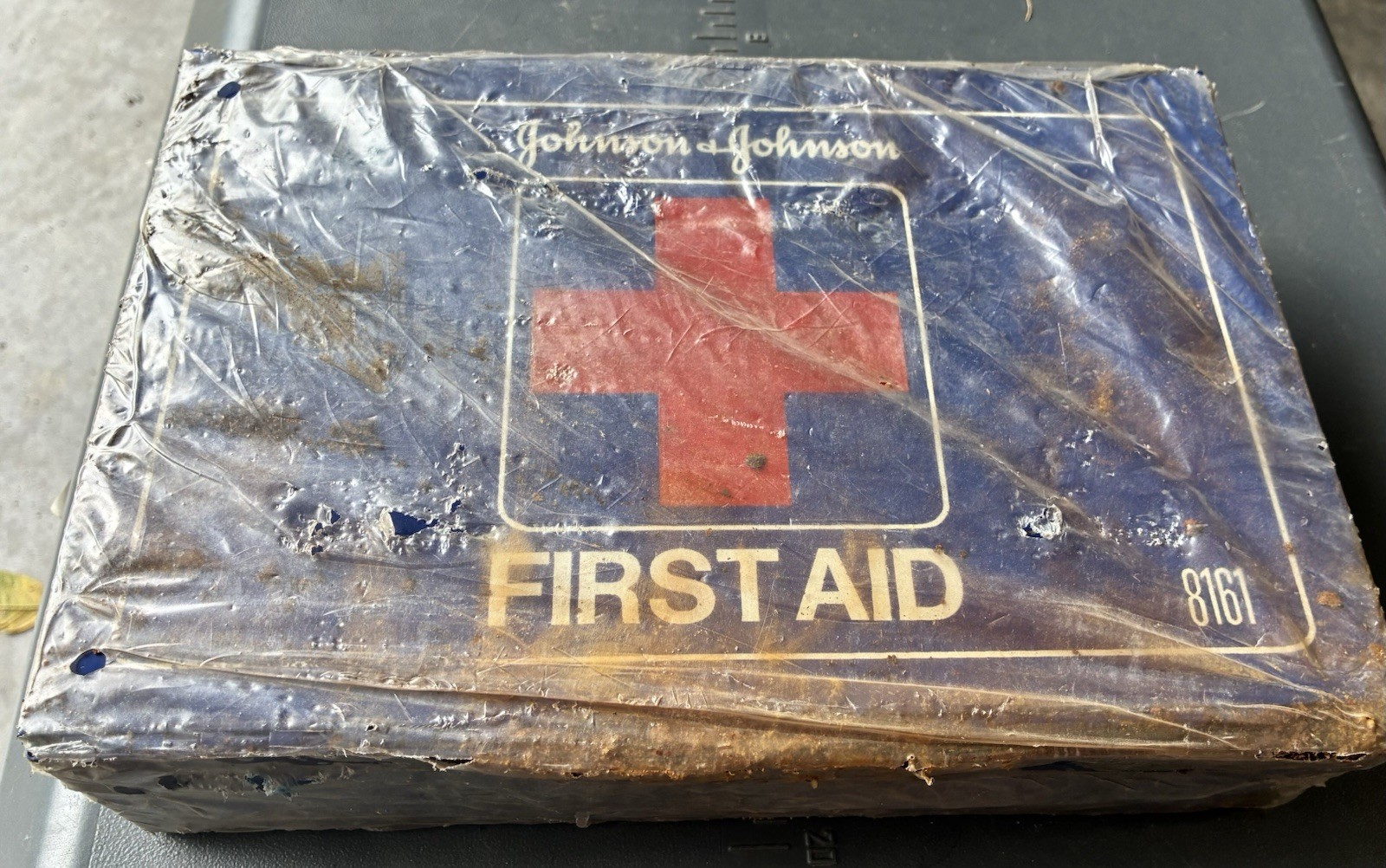 VTG Johnson & Johnson First Aid Box 8161 Metal Medicine Advertising Made in USA 