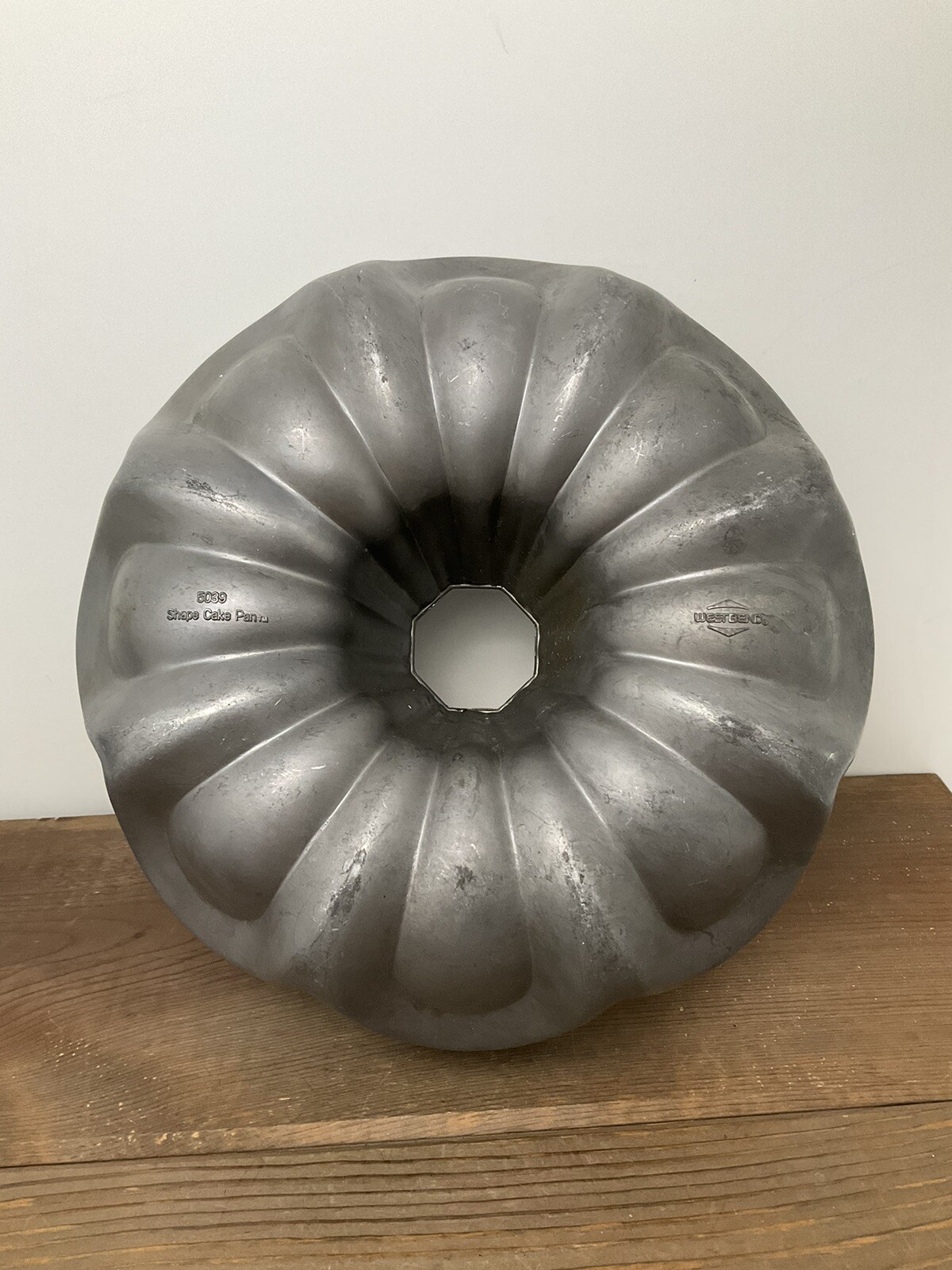 West Bend Bundt Cake Pan Vintage #5039 Heavy Duty Aluminum 10.25”x 4” USA