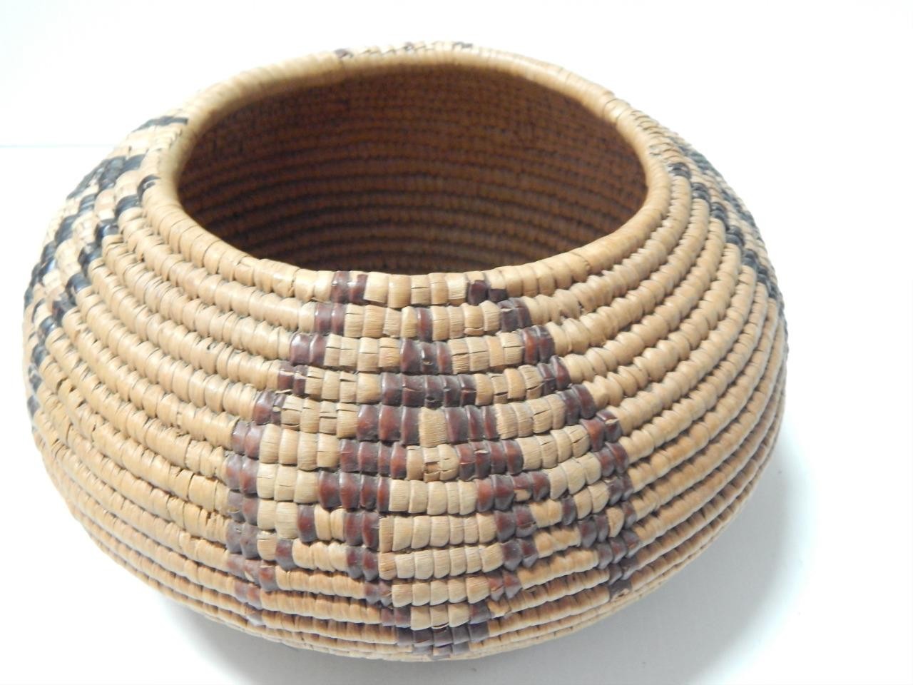 ANTIQUE VINTAGE PUGET SOUND IMBRICATED COWLITZ (SALISH) INDIAN BASKET NICE FORM